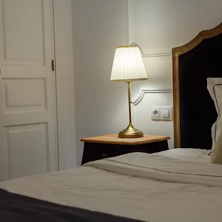 Apartment La Luna In Old Town Of